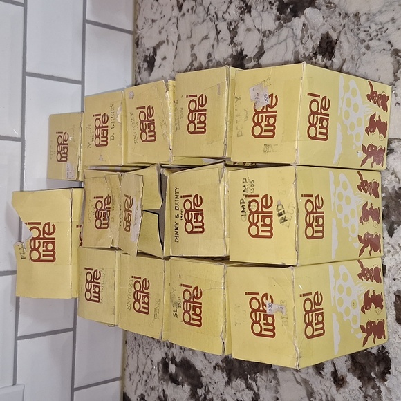 🐰 Pepi Ware set of 14 collectible rabbit figurines from the 70s - Picture 3 of 17